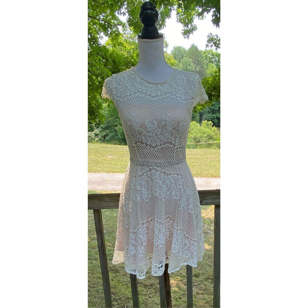 City Triangle Women's Ivory Nude Floral Lace Jewel Waist Cocktail Dress Size 6
